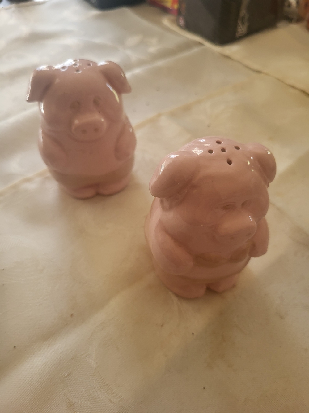 Vintage Pink Pig Salt and Pepper Shakers, Ceramic Farmhouse Kitchen Decor